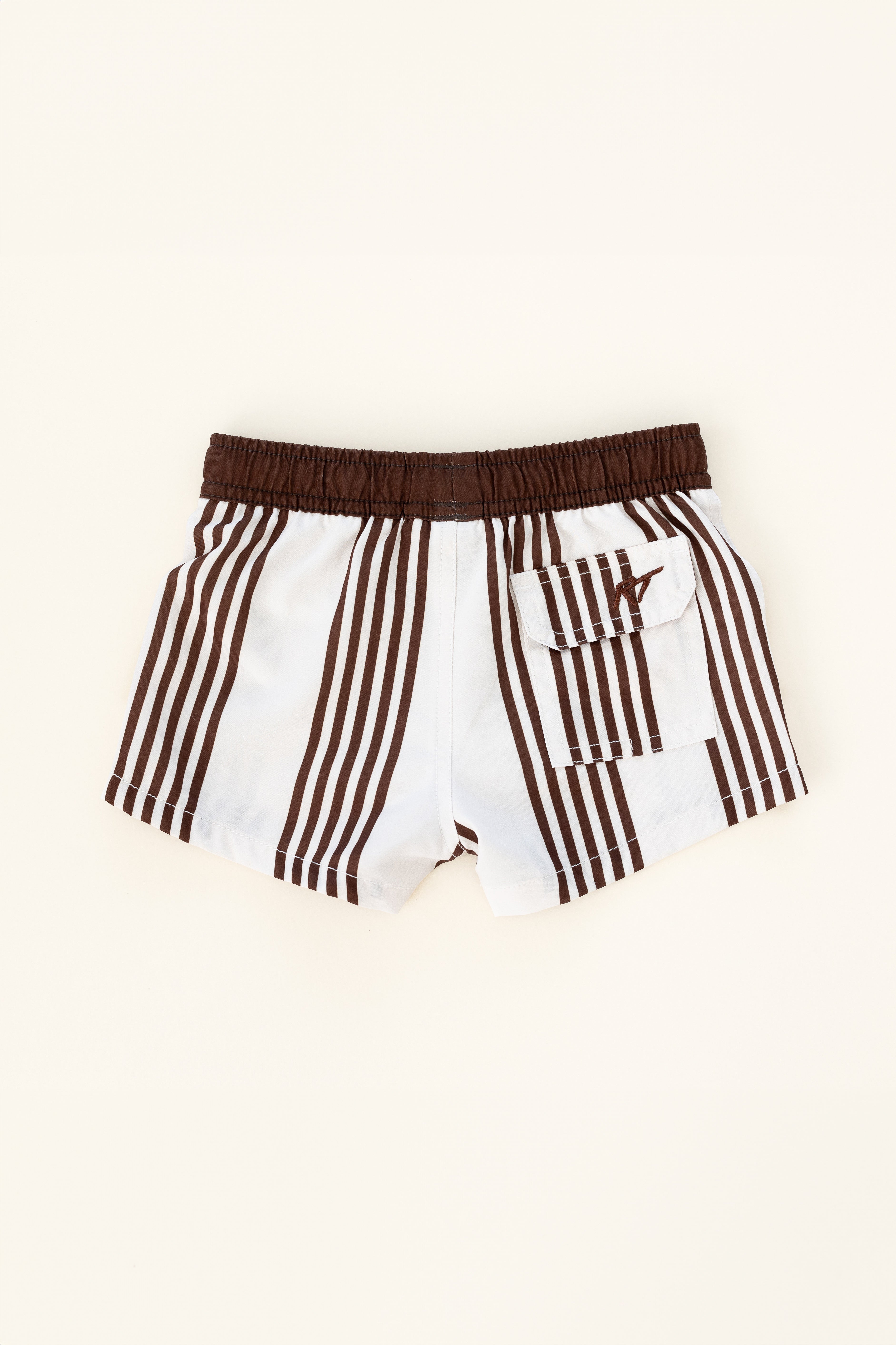 Trendy swim shorts with an elastic waistband and drawstring, made from quick-drying fabric. Ideal for swimming, beach trips, and outdoor activities. Features vibrant patterns and a comfortable fit for active kids.